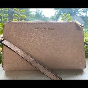 Michael Kors Two Tone Serafino Leather Tech Wallet. Gold accent hardware.